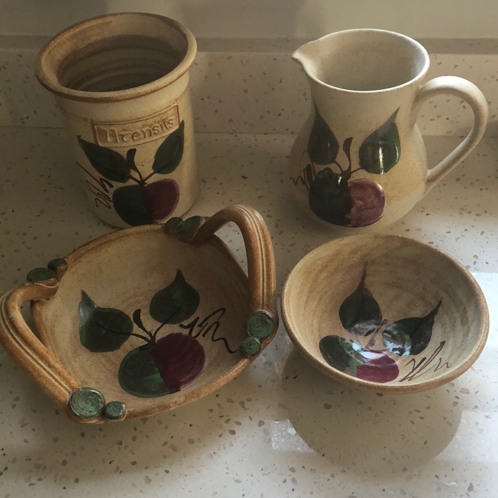 Kitchen pottery